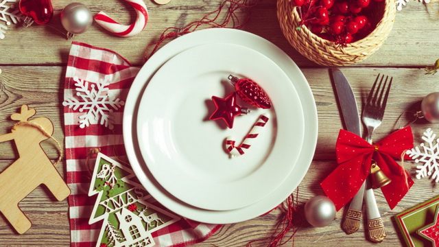 Как украсить праздничный стол