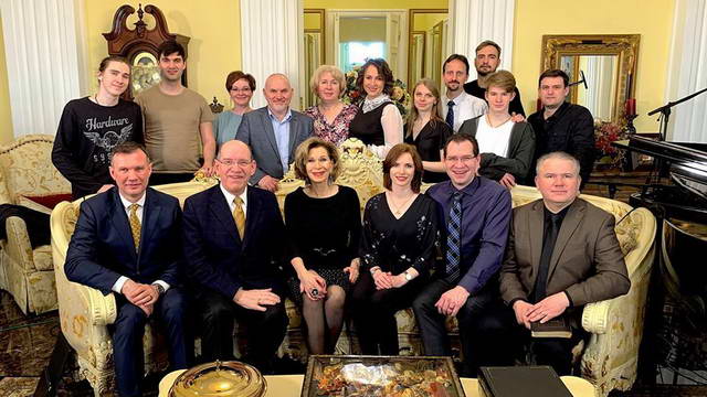 «Жертва кризиса» или «победитель во Христе Иисусе»?