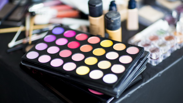 Запрещает ли Бог пользоваться косметикой?