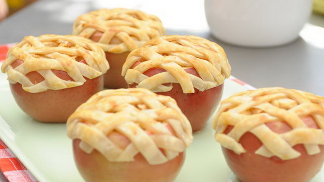 Рождественские фаршированные яблоки