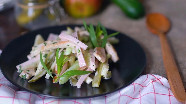 Салат «Мясное ассорти» с грушей