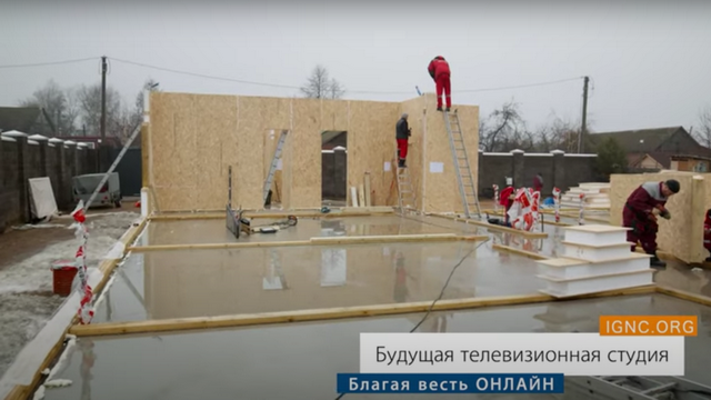 Началось строительство стен