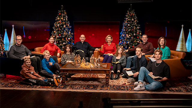 Рождественское чтение с семьёй Реннер