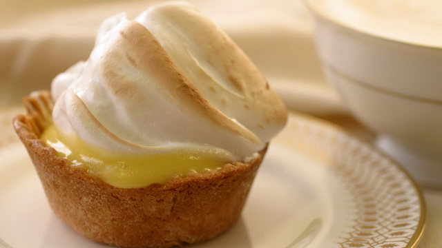 Капкейки с лимонным курдом и меренгой