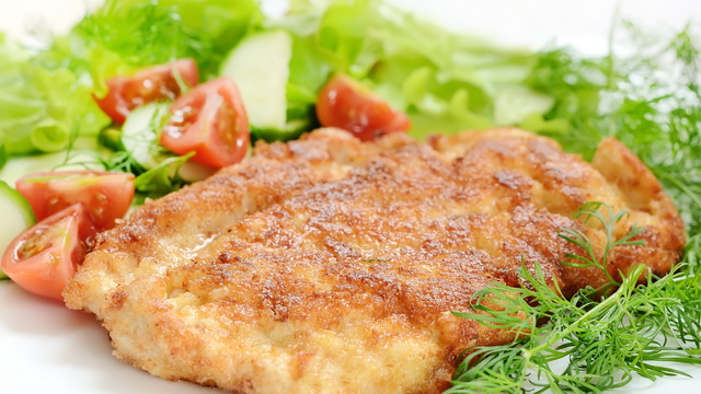 Куриные отбивные со свиным фаршем, в сметанном кляре