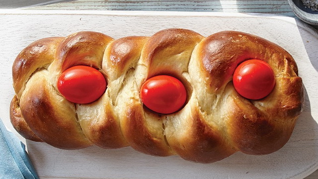 Греческий пасхальный хлеб