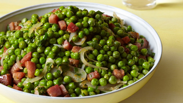 Весенний горошек с панчеттой